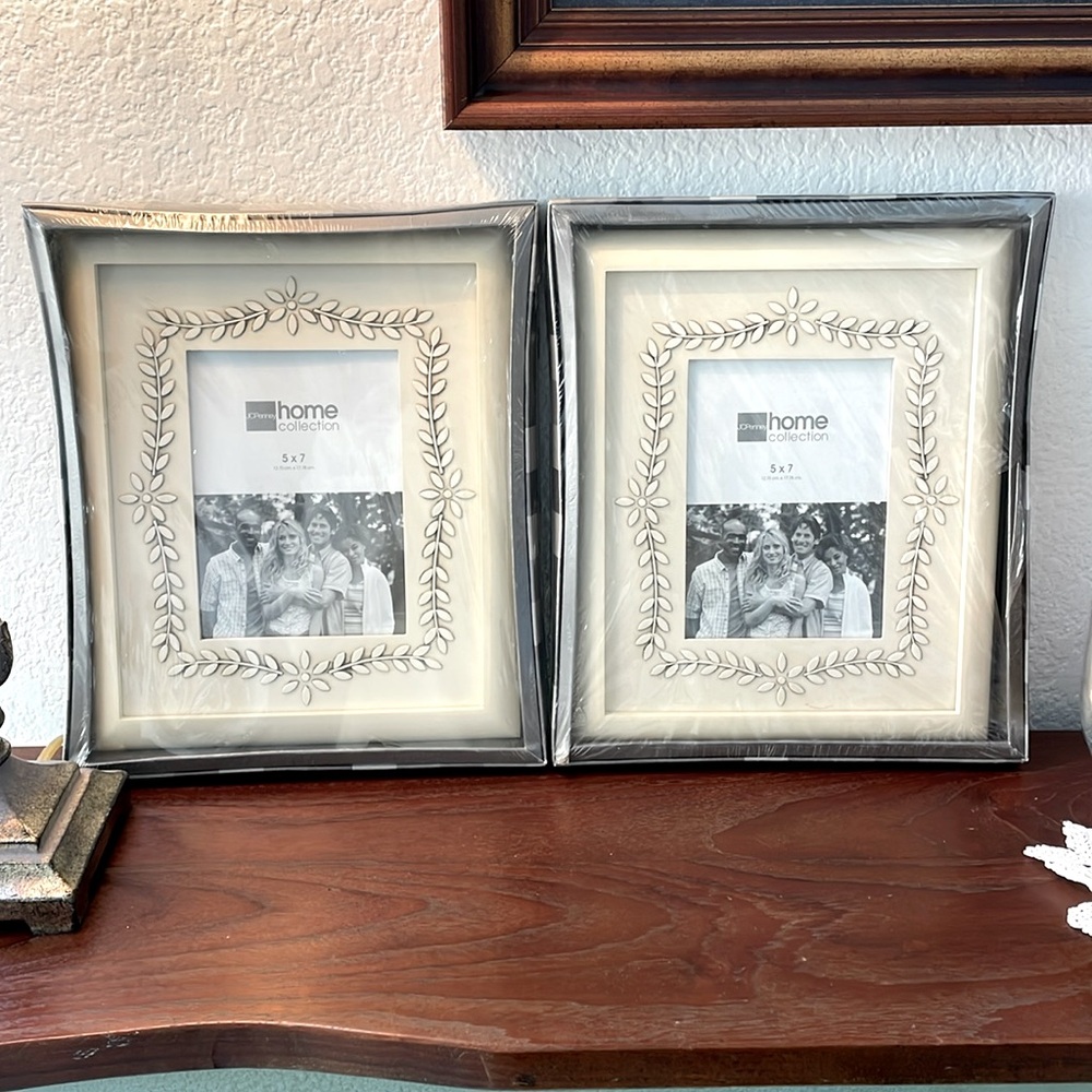 NWT J. C. Penney Home Collection 4x6 Cream Floral Picture Frames - Set of 2